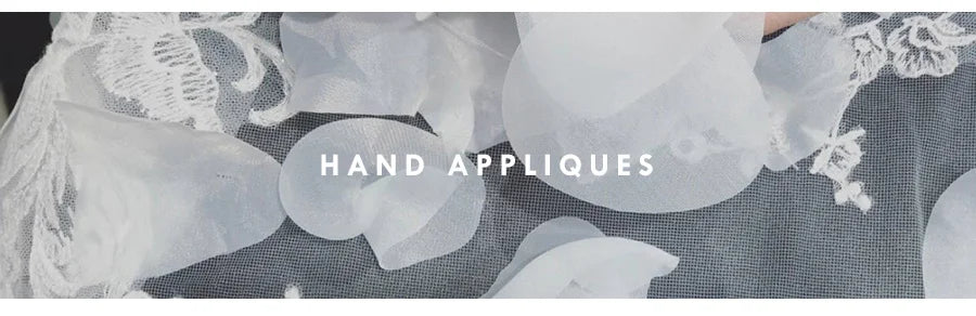 Robe de soirée courte blanche personnalisée Amanda, en dentelle fleurie, brodée, à lacets, bretelles spaghetti, tenue de soirée