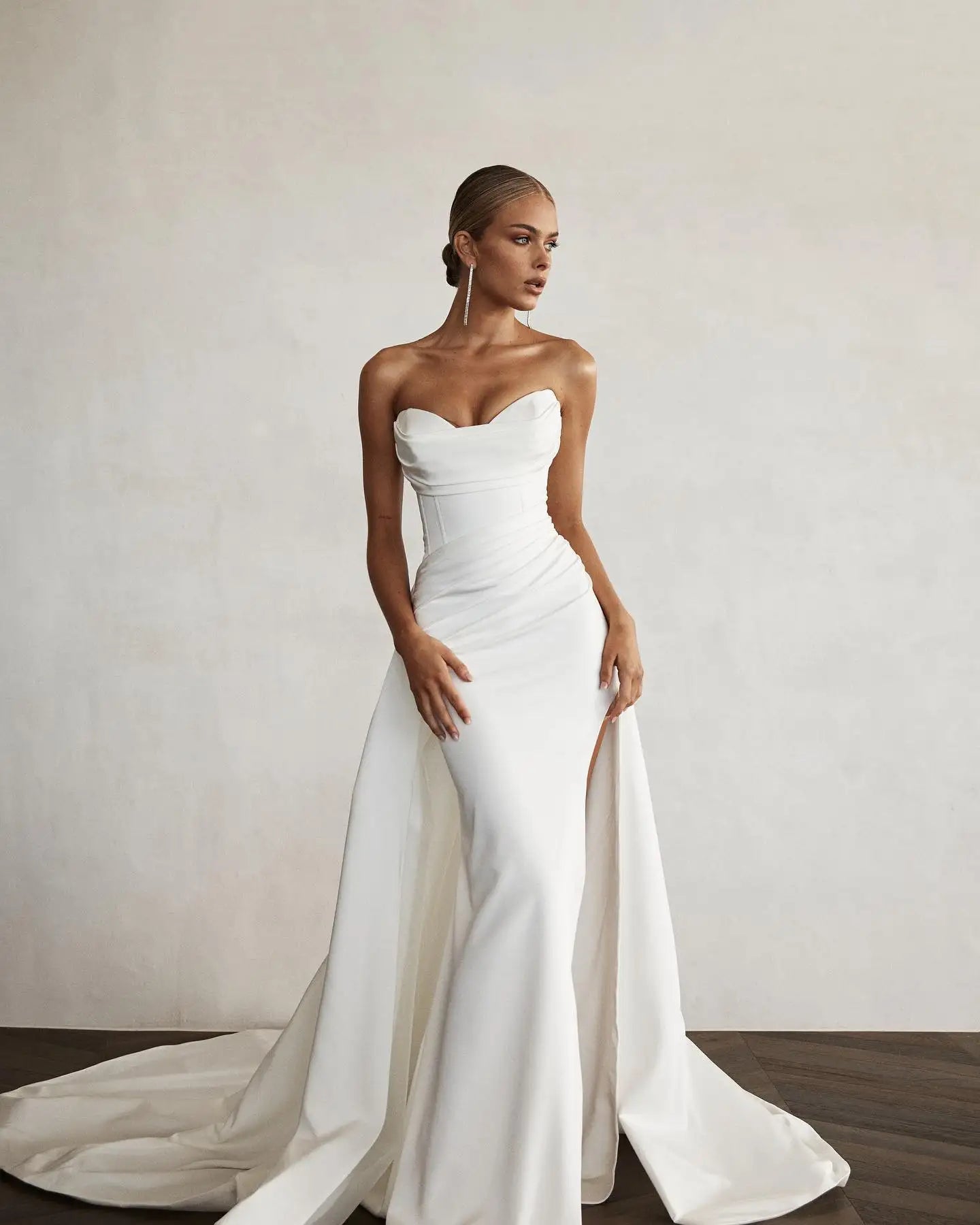 Robe de mariée sirène moderne fendue devant, traîne à balayage, robe de mariée décolletée en cœur, style bohème, deux pièces, sur mesure, 2022