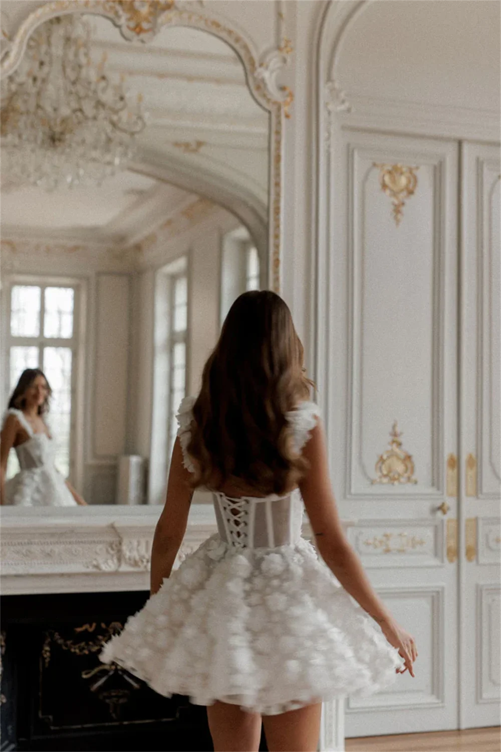 Robe de soirée courte blanche personnalisée Amanda, en dentelle fleurie, brodée, à lacets, bretelles spaghetti, tenue de soirée