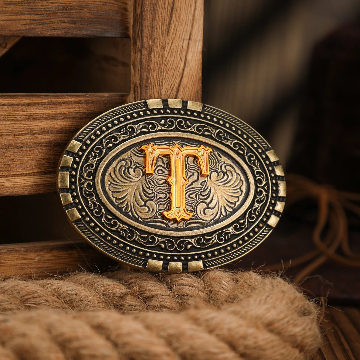 Une boucle de ceinture en métal de style occidental pour hommes et femmes, avec une boucle de ceinture unique, rétro et nouvelle