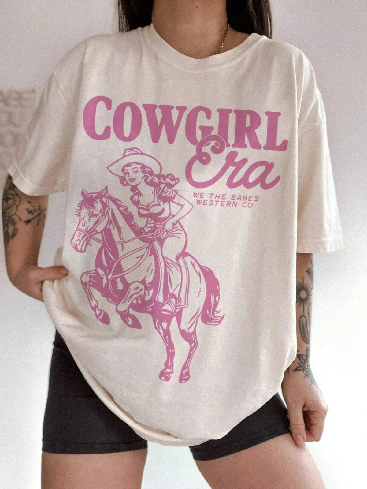 T-shirt imprimé à manches courtes et col rond avec imprimé graphique de cow-girl et cheval, idéal pour l'été ou le printemps