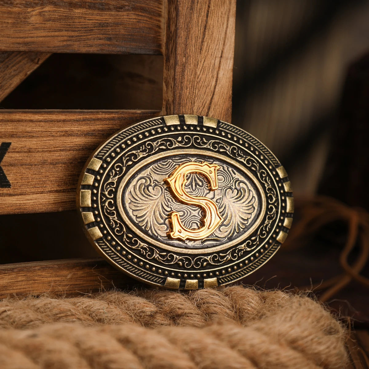 Une boucle de ceinture en métal de style occidental pour hommes et femmes, avec une boucle de ceinture unique, rétro et nouvelle