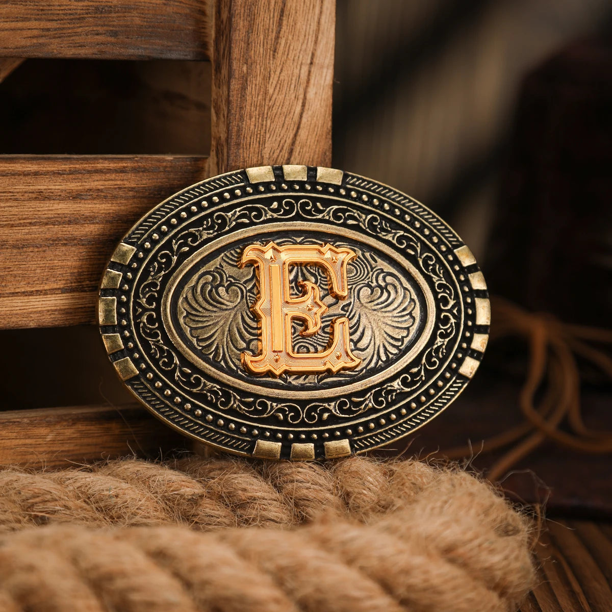 Une boucle de ceinture en métal de style occidental pour hommes et femmes, avec une boucle de ceinture unique, rétro et nouvelle