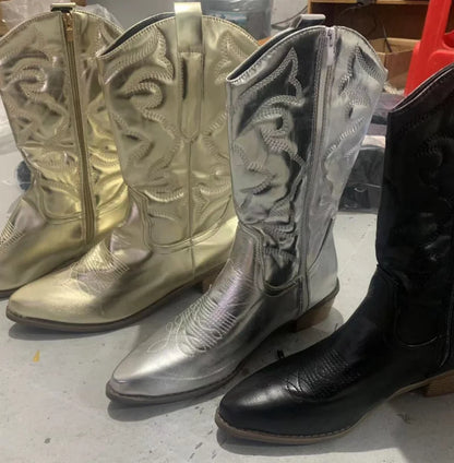 Bottes de cowboy western pour femmes, chaussures roses brillantes métalliques brodées à bout pointu et à talons aiguilles, disponibles en dropshipping.