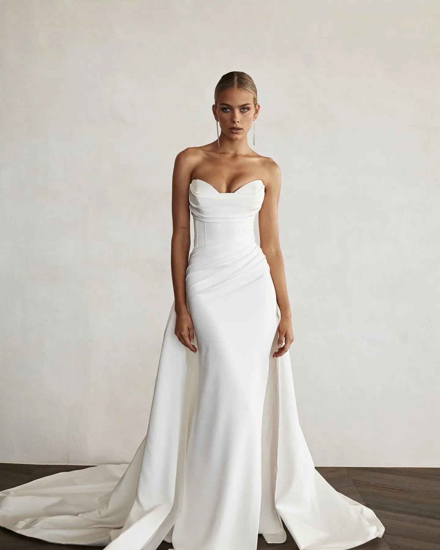 Robe de mariée sirène moderne fendue devant, traîne à balayage, robe de mariée décolletée en cœur, style bohème, deux pièces, sur mesure, 2022