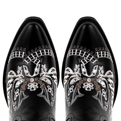 Bottes de cowboy blanches brodées Onlymaker pour femmes, à talon bloc, bout pointu, ornées de cristaux, style cowgirl.