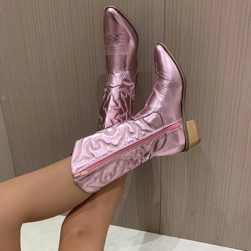 Bottes de cowboy western pour femmes, chaussures roses brillantes métalliques brodées à bout pointu et à talons aiguilles, disponibles en dropshipping.