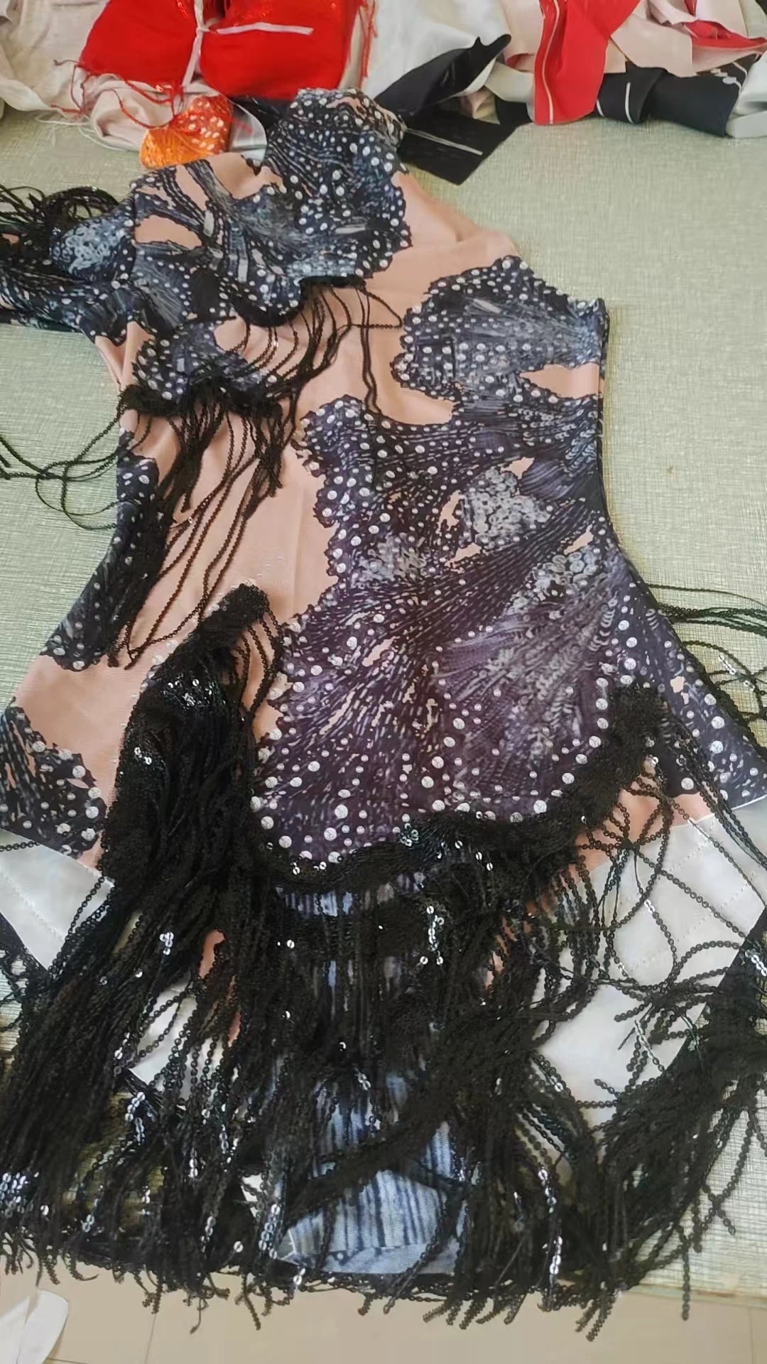 Body élastique à paillettes dorées et argentées avec pompons pour danse latine, tenue de scène, discothèque, DJ, chanteur, Q025Body élastique à paillettes dorées et argentées avec pompons pour danse latine, tenue de scène, discothèque, DJ, chanteur, Q025