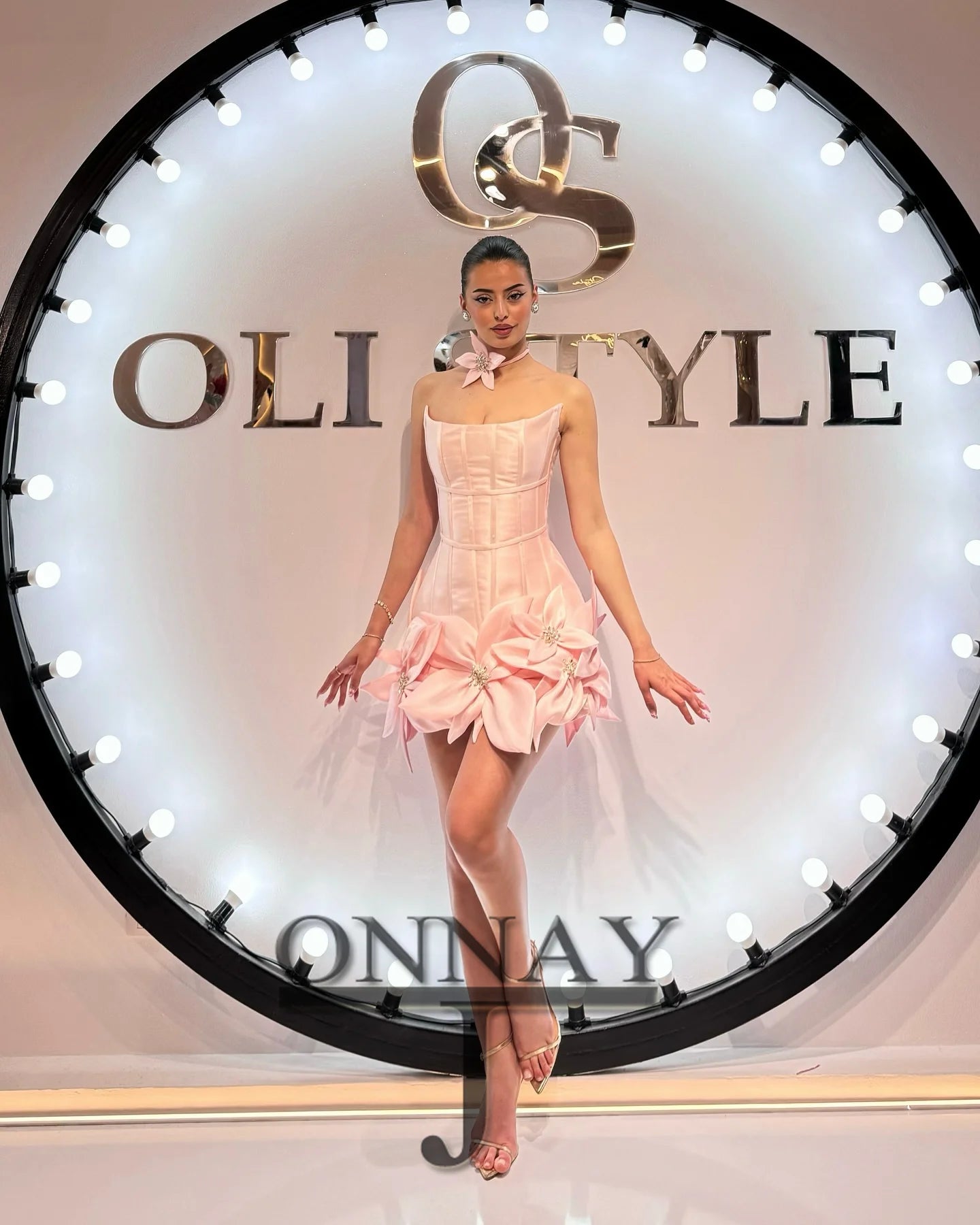 Robe de cocktail courte en satin rose à fleurs, sur mesure, pour occasions spéciales, en perles, style arabe saoudien