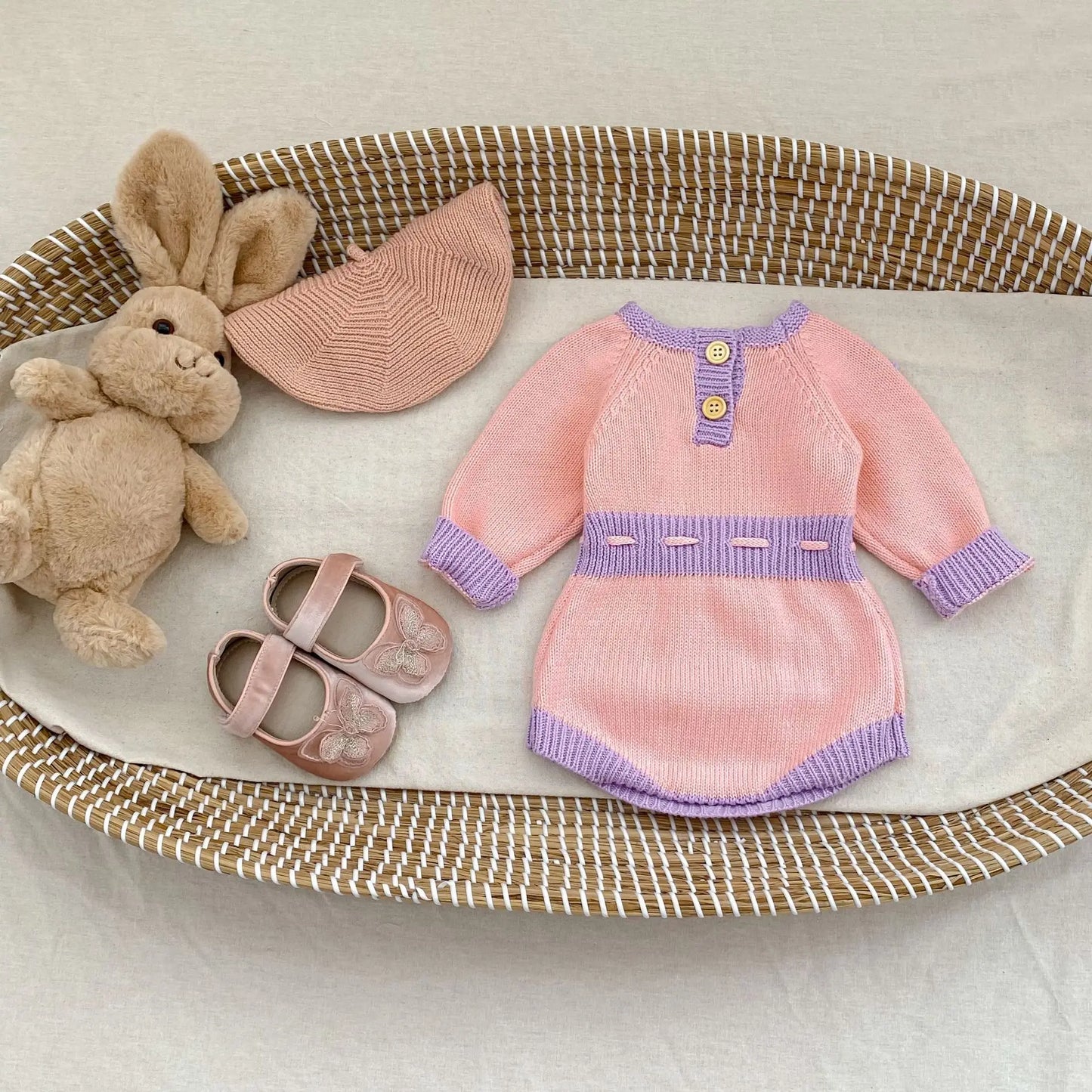 New autumn clothing for babies aged 0-2, cute baby girl color blocked long sleeved jumpsuit