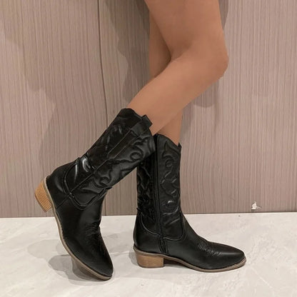 Bottes de cowboy western pour femmes, chaussures roses brillantes métalliques brodées à bout pointu et à talons aiguilles, disponibles en dropshipping.