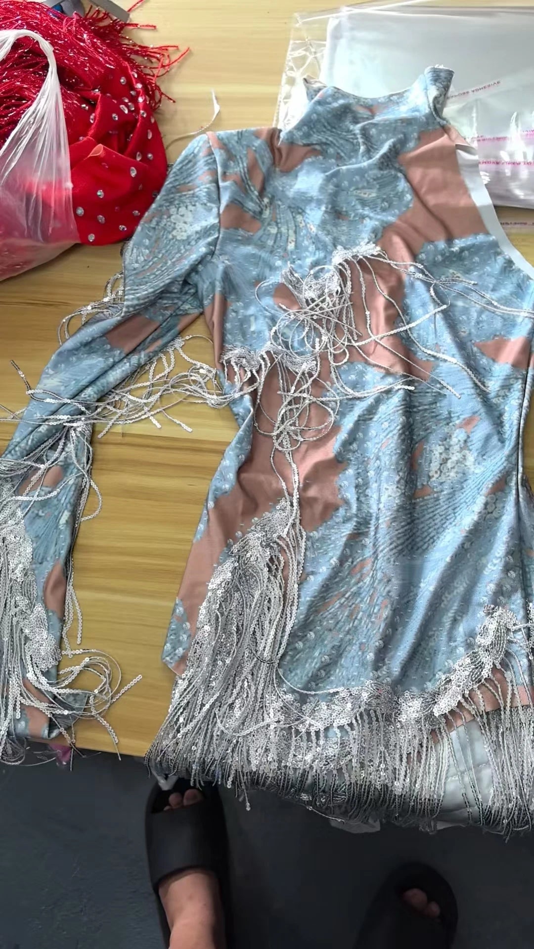 Body élastique à paillettes dorées et argentées avec pompons pour danse latine, tenue de scène, discothèque, DJ, chanteur, Q025Body élastique à paillettes dorées et argentées avec pompons pour danse latine, tenue de scène, discothèque, DJ, chanteur, Q025