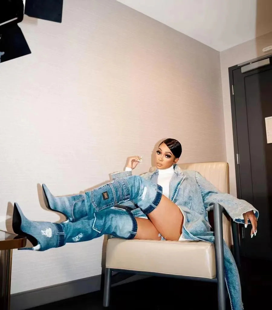 Bottes de cow-girl au dessus du genou en denim délavé pour femmes, chaussures chic à talon aiguille épicé Y2K et bout pointu avec poches épissées, 2024