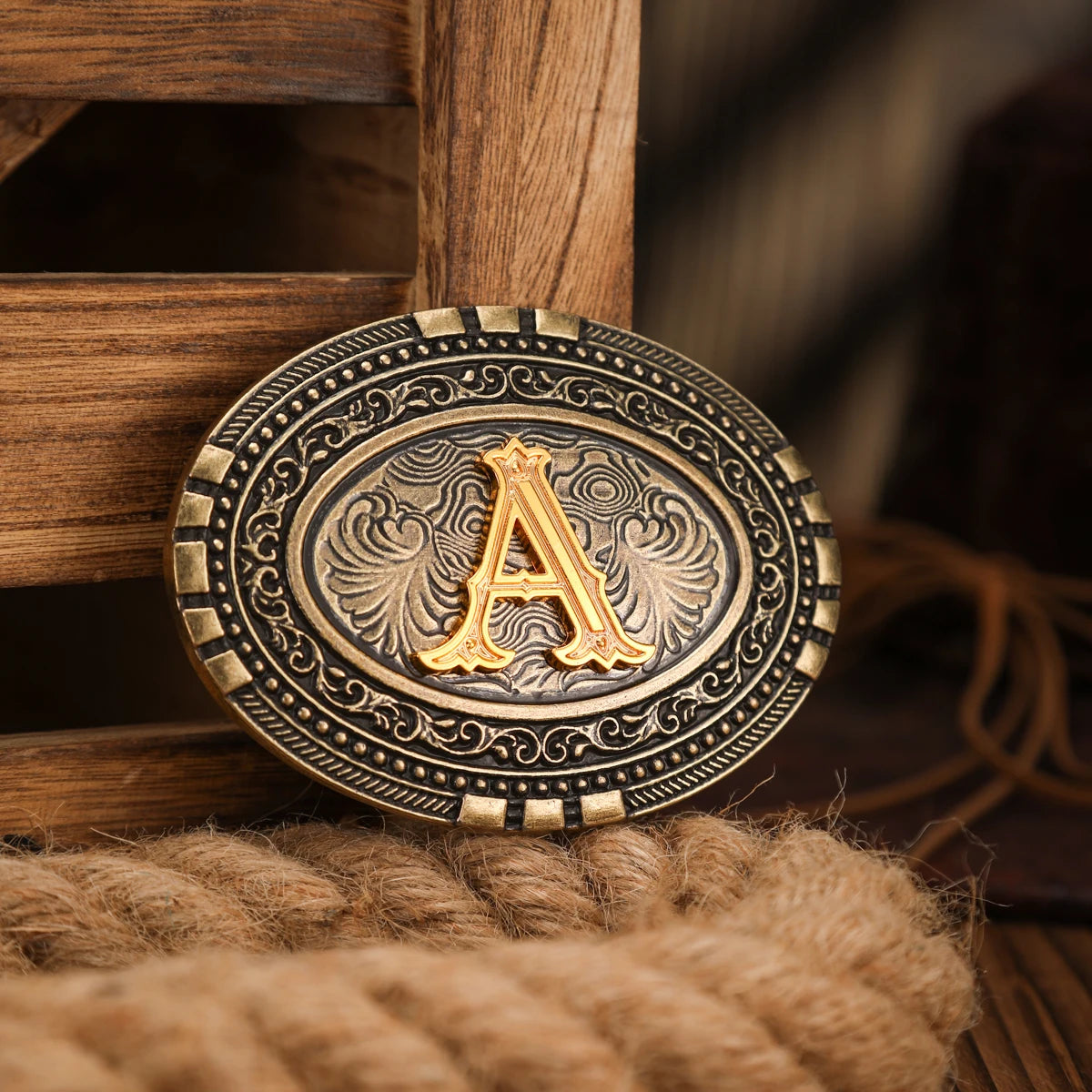 Une boucle de ceinture en métal de style occidental pour hommes et femmes, avec une boucle de ceinture unique, rétro et nouvelle