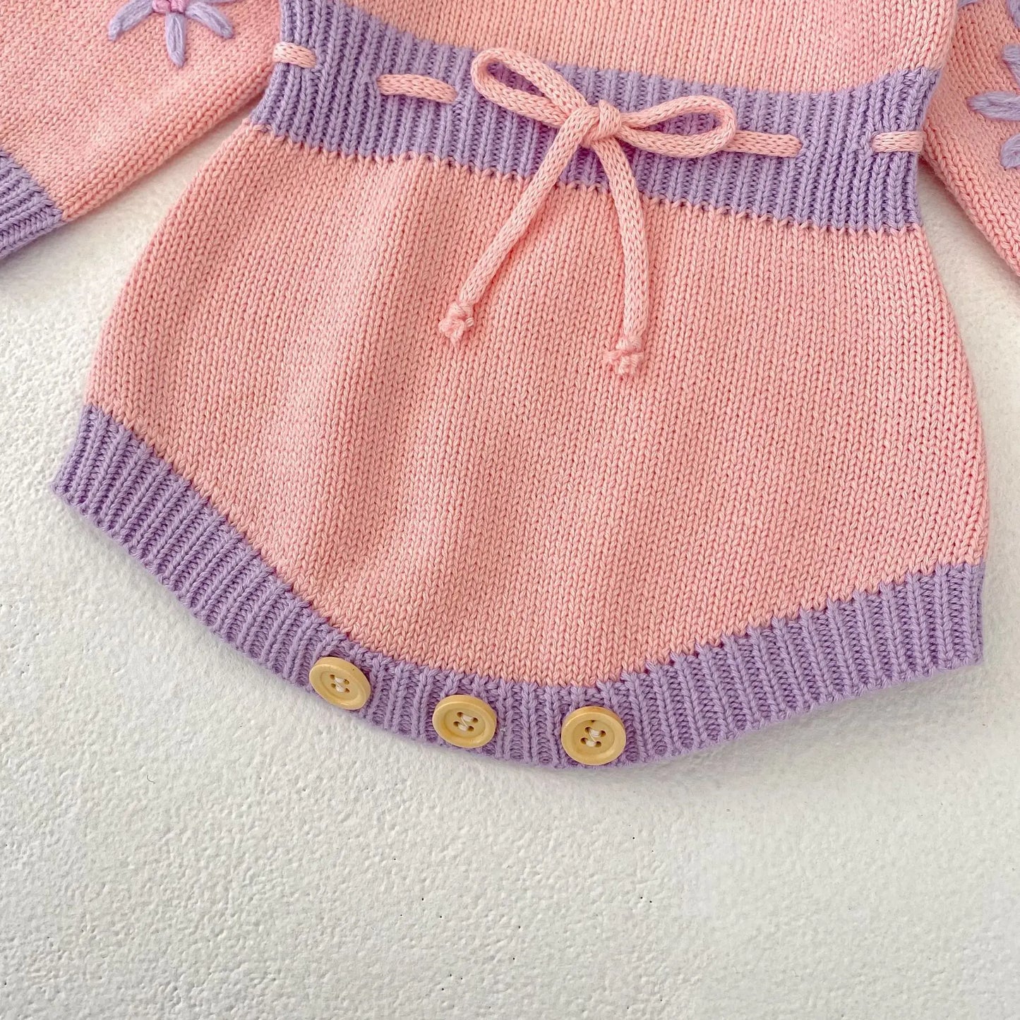 New autumn clothing for babies aged 0-2, cute baby girl color blocked long sleeved jumpsuit