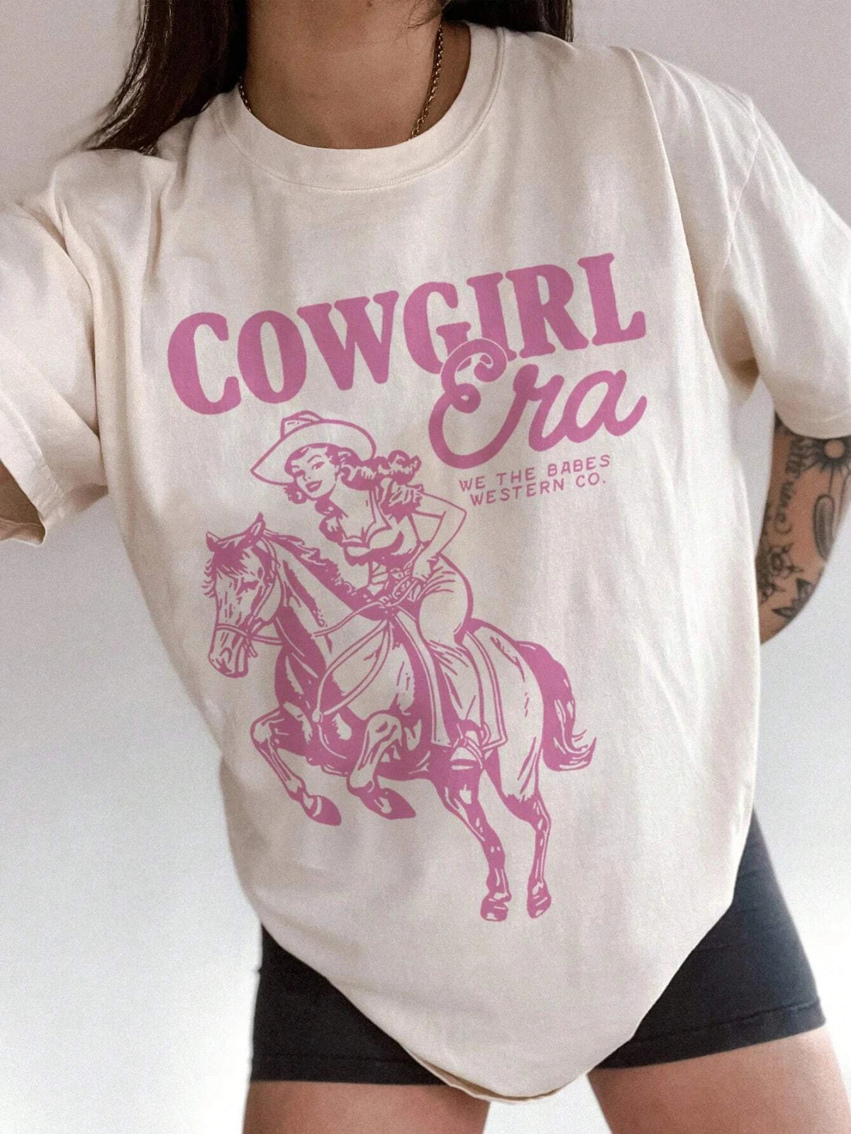 T-shirt imprimé à manches courtes et col rond avec imprimé graphique de cow-girl et cheval, idéal pour l'été ou le printemps