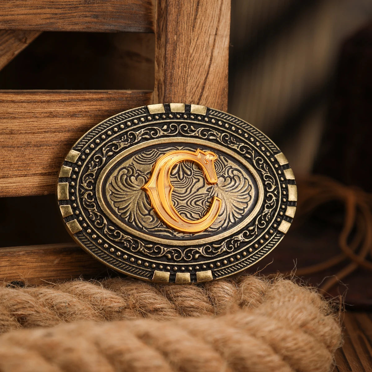 Une boucle de ceinture en métal de style occidental pour hommes et femmes, avec une boucle de ceinture unique, rétro et nouvelle