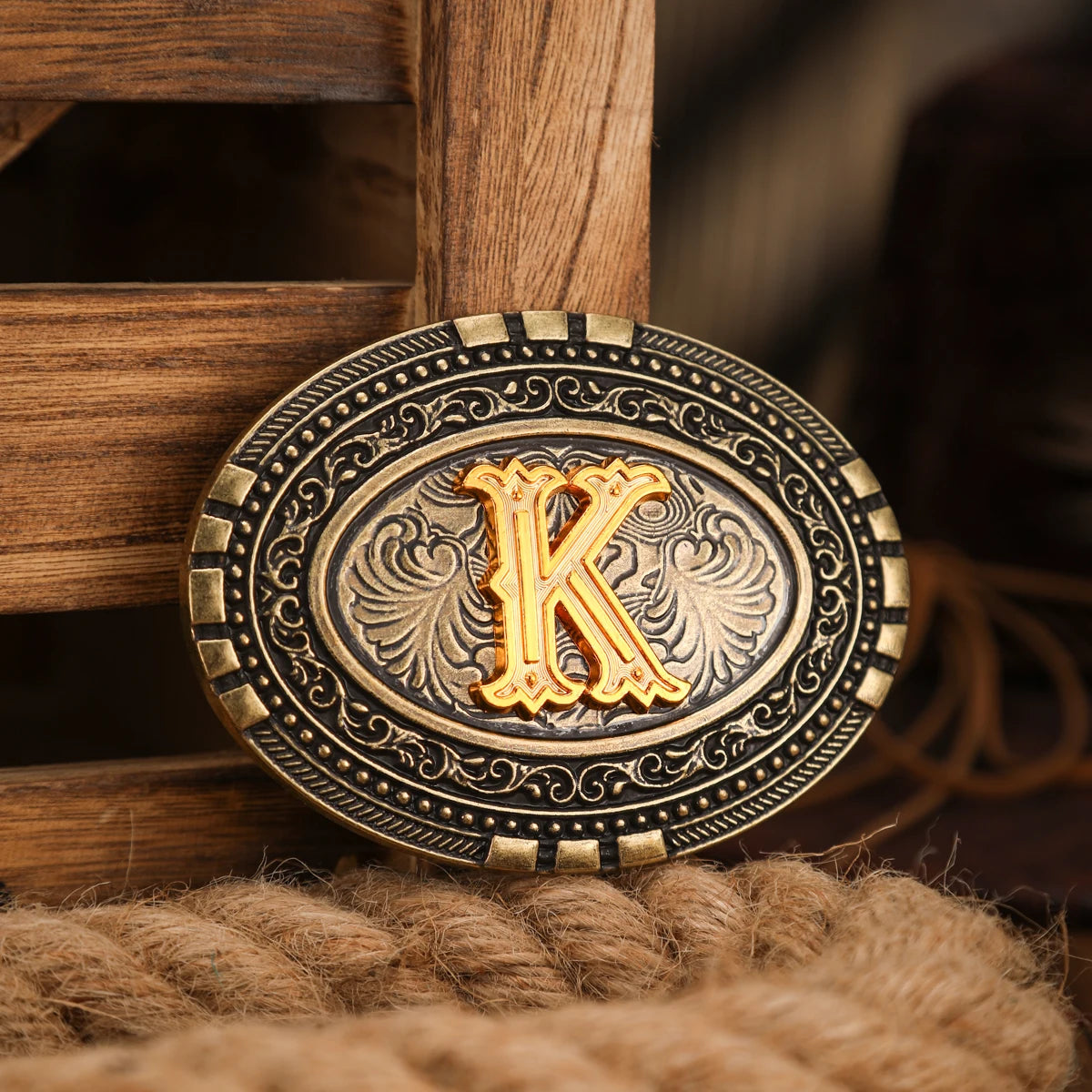 Une boucle de ceinture en métal de style occidental pour hommes et femmes, avec une boucle de ceinture unique, rétro et nouvelle