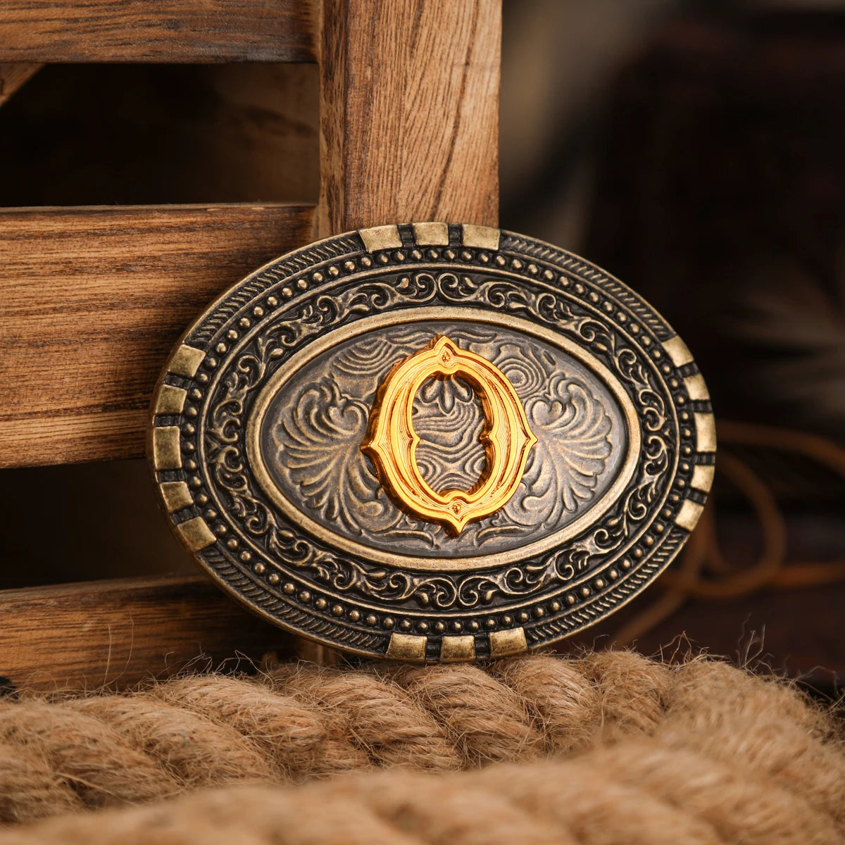 Une boucle de ceinture en métal de style occidental pour hommes et femmes, avec une boucle de ceinture unique, rétro et nouvelle