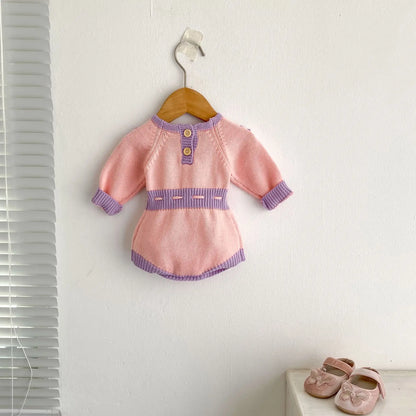 New autumn clothing for babies aged 0-2, cute baby girl color blocked long sleeved jumpsuit