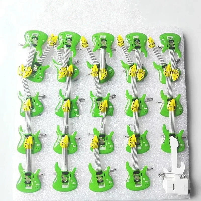 25pcs Party Love LED Flashing Brooch Pin Cartoon Light up Glow Badge Gift Cosplay Navidad Wedding Festival Halloween Christmas